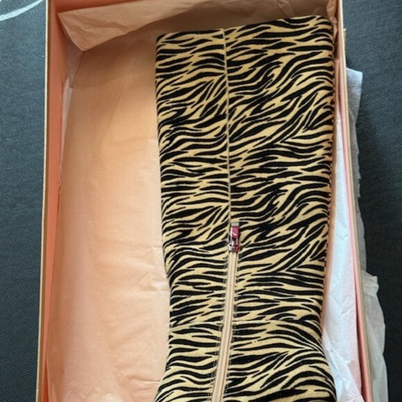 Bibi Lou Tall Pointed Animal Print Boots - NIB - Size 39/8 - Anthropologie - Picture 7 of 7